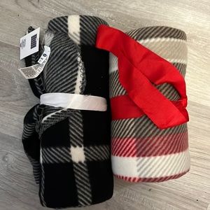 Fleece blanket bundle set of 2